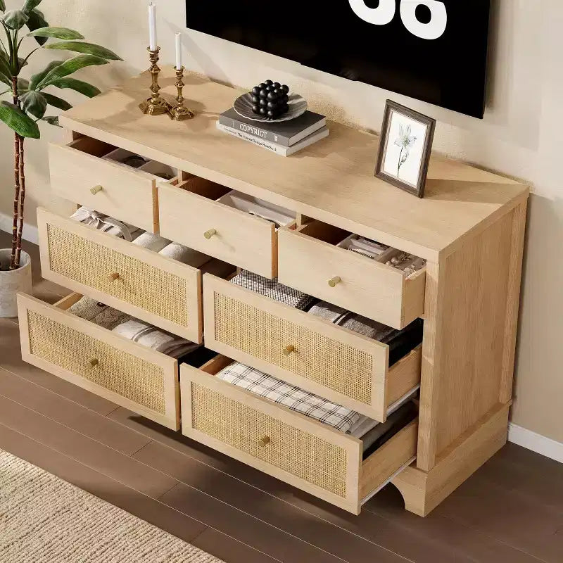 Commode à 7 tiroirs avec tiroirs en rotin naturel, coffre en bois avec base robuste