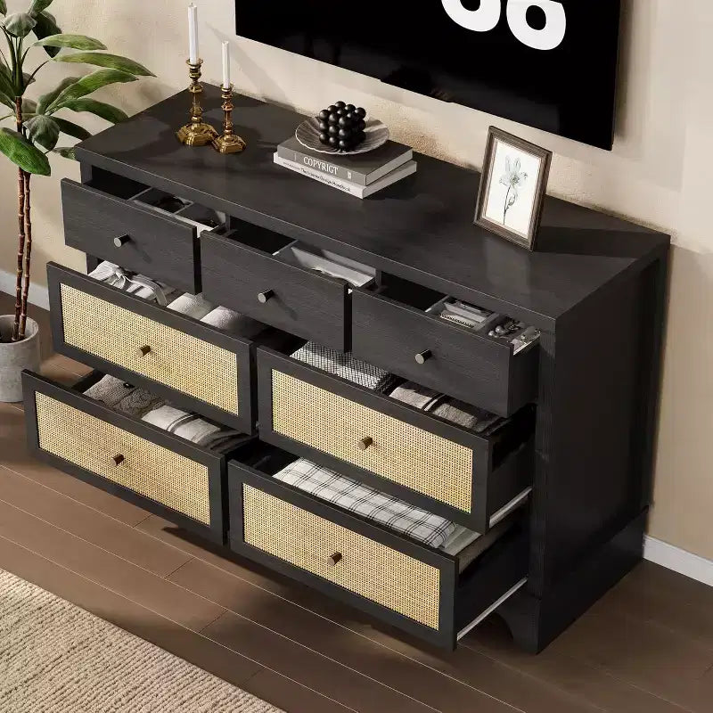 Commode à 7 tiroirs avec tiroirs en rotin naturel, coffre en bois avec base robuste