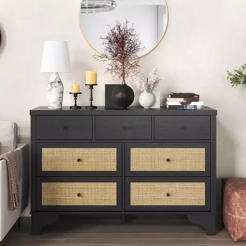 Commode à 7 tiroirs avec tiroirs en rotin naturel, coffre en bois avec base robuste
