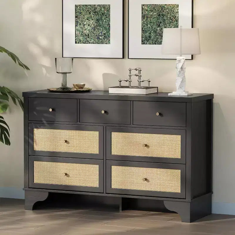 Commode à 7 tiroirs avec tiroirs en rotin naturel, coffre en bois avec base robuste