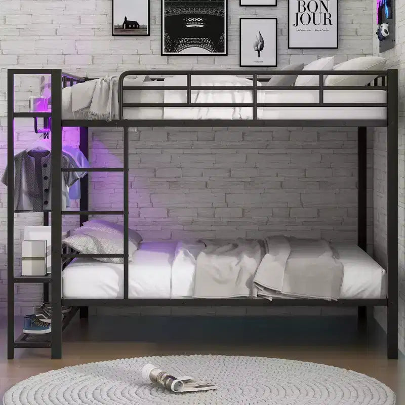 Lit superposé en métal avec éclairage LED, étagères grillagées de rangement et patères