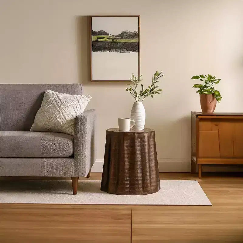 Table d'appoint ronde en aluminium avec design martelé